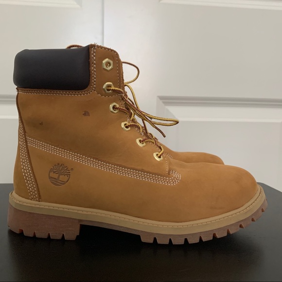 womens timberlands - Picture 2 of 6